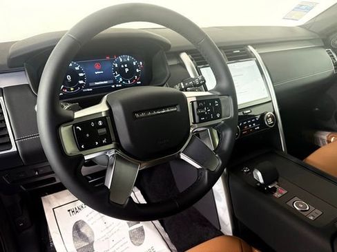 Certified 2025 Land Rover Discovery Dynamic SE AWD/4WD image 16