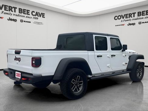Certified 2024 Jeep Gladiator Mojave image 9