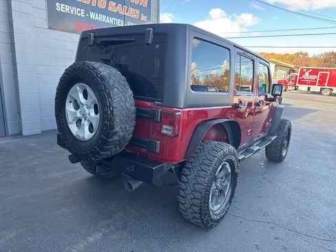 Used 2013 Jeep Wrangler Unlimited Sahara AWD/4WD image 8