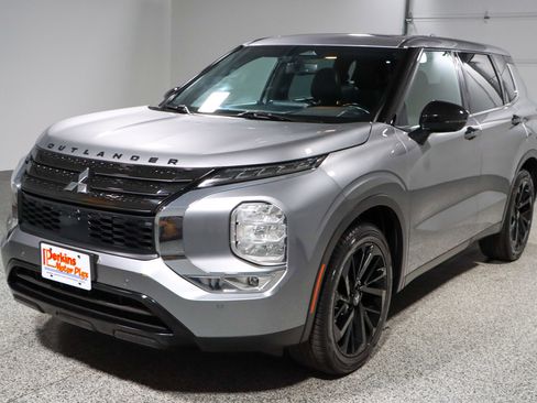 Used 2023 Mitsubishi Outlander SEL image 34