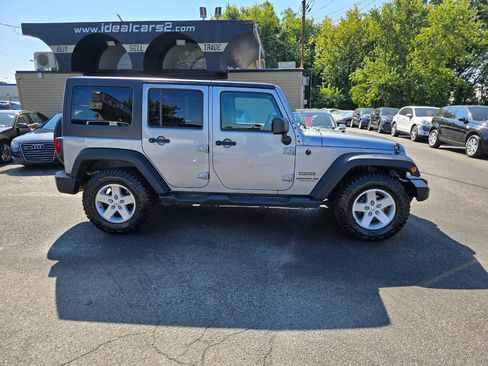 Used 2017 Jeep Wrangler Unlimited Sport w/ Quick Order Package 24S AWD/4WD image 2