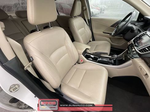 Used 2017 Honda Accord Touring image 28