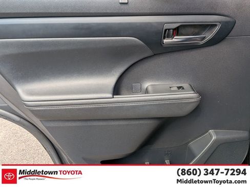 Used 2023 Toyota Highlander XSE AWD/4WD image 25