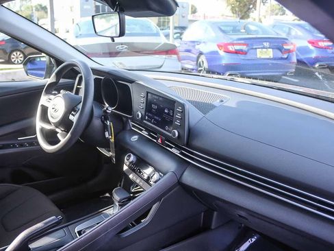 Used 2023 Hyundai Elantra SEL FWD image 21