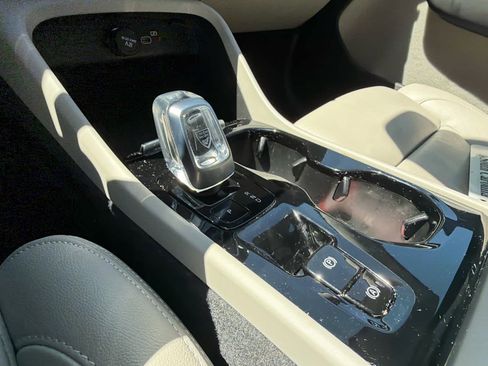 Certified 2023 Volvo XC40 B5 Ultimate w/ Protection Package Premier AWD/4WD image 66