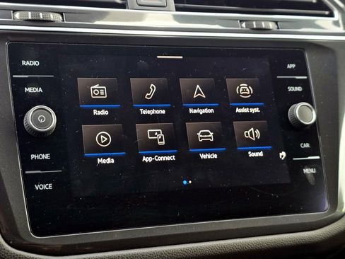 Certified 2022 Volkswagen Tiguan SE image 18