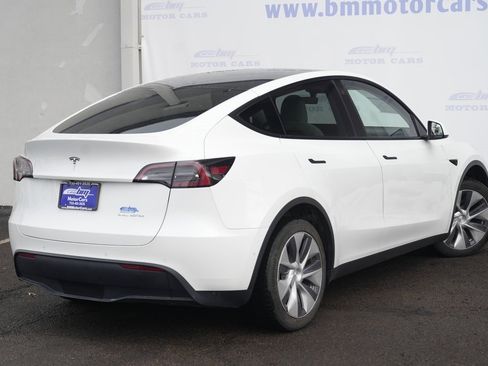 Used 2022 Tesla Model Y Long Range image 3