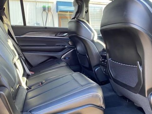 Used 2022 Jeep Grand Cherokee L Overland w/ Luxury Tech Group IV image 23