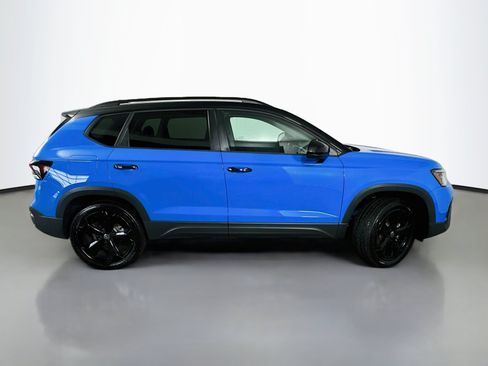 Used 2025 Volkswagen Taos SE AWD/4WD image 8