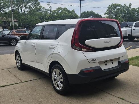 Used 2022 Kia Soul LX FWD image 5