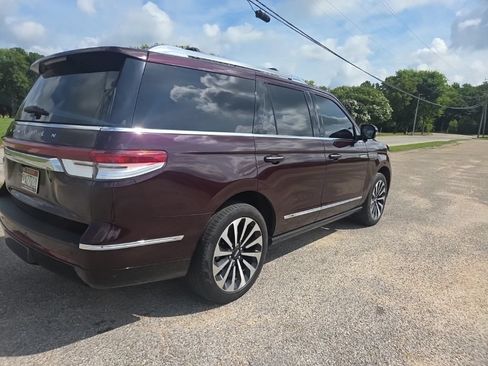 Used 2023 Lincoln Navigator Reserve AWD/4WD image 7