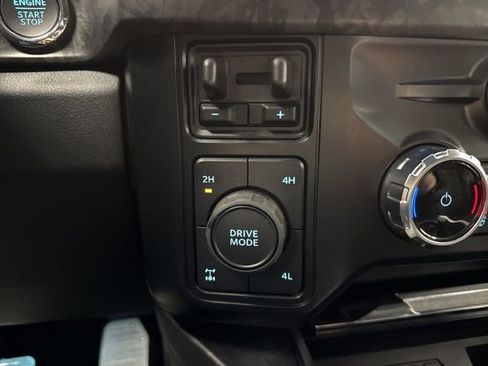 Used 2025 Ford F250 Lariat w/ Lariat Ultimate Package image 44