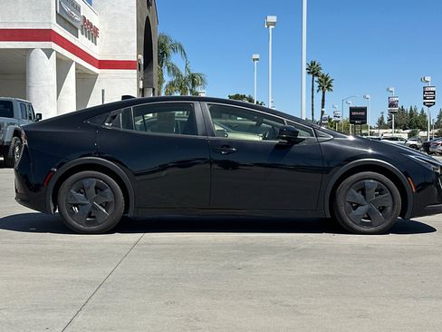 Used 2024 Toyota Prius LE image 7