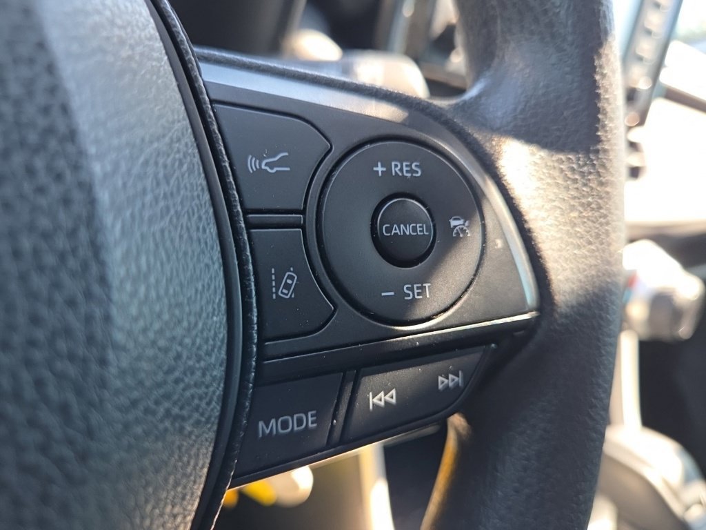 Used 2020 Toyota RAV4 LE FWD image 31