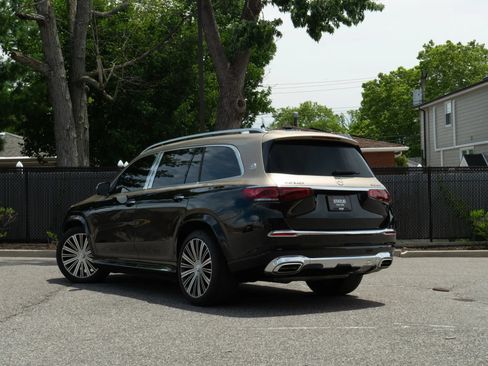 Used 2023 Mercedes-Benz Maybach GLS 600 4MATIC image 7