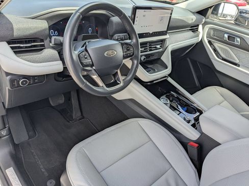 Used 2025 Ford Explorer Platinum w/ Ultimate Package AWD/4WD image 15