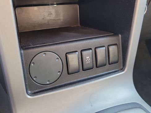 Used 2012 Nissan Pathfinder S image 23