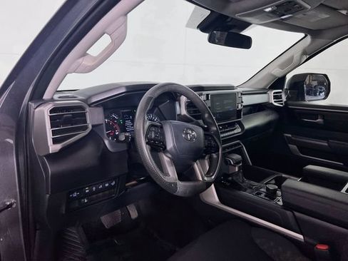 Used 2022 Toyota Tundra SR5 w/ SR5 Convenience Package AWD/4WD image 8