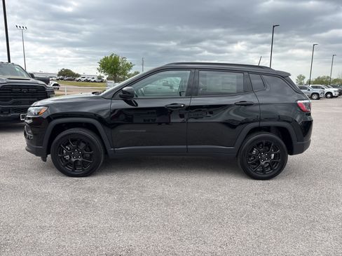 New 2026 Jeep Compass Latitude image 2