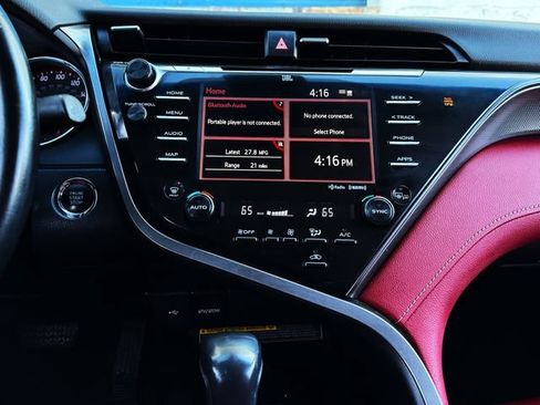 Used 2020 Toyota Camry XSE image 16