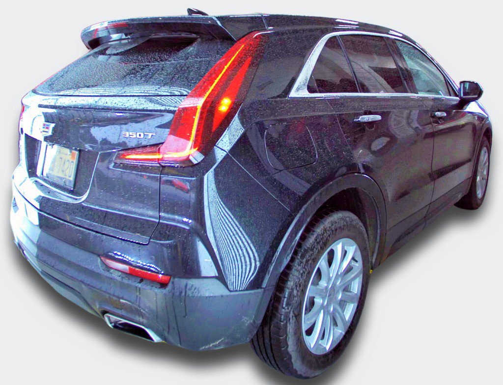 Used 2023 Cadillac XT4 Luxury w/ Cold Weather Package FWD image 3