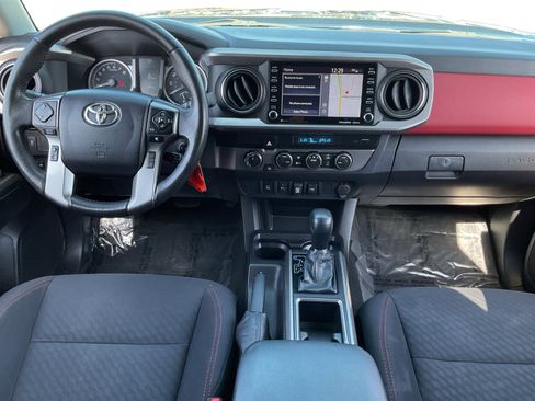 Used 2021 Toyota Tacoma SR5 AWD/4WD image 10