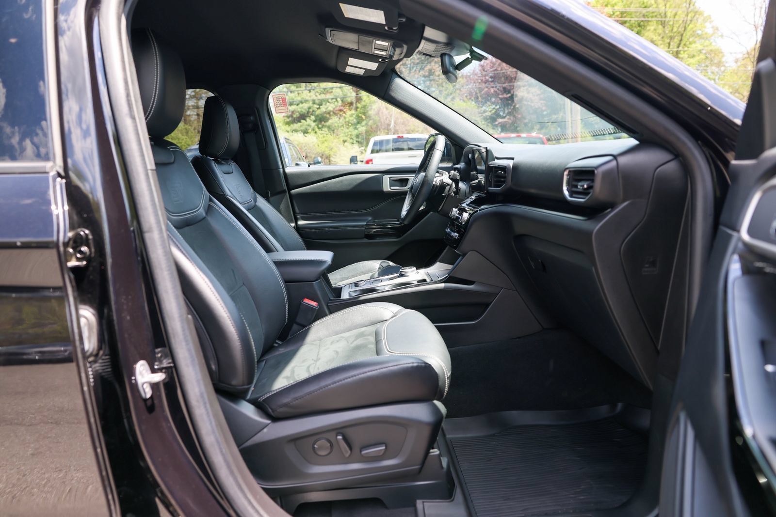 Certified 2023 Ford Explorer ST AWD/4WD image 8