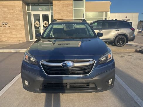 Used 2022 Subaru Outback Premium image 3