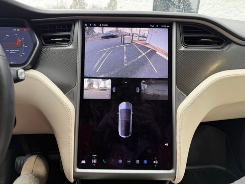 Used 2018 Tesla Model X 75D image 10