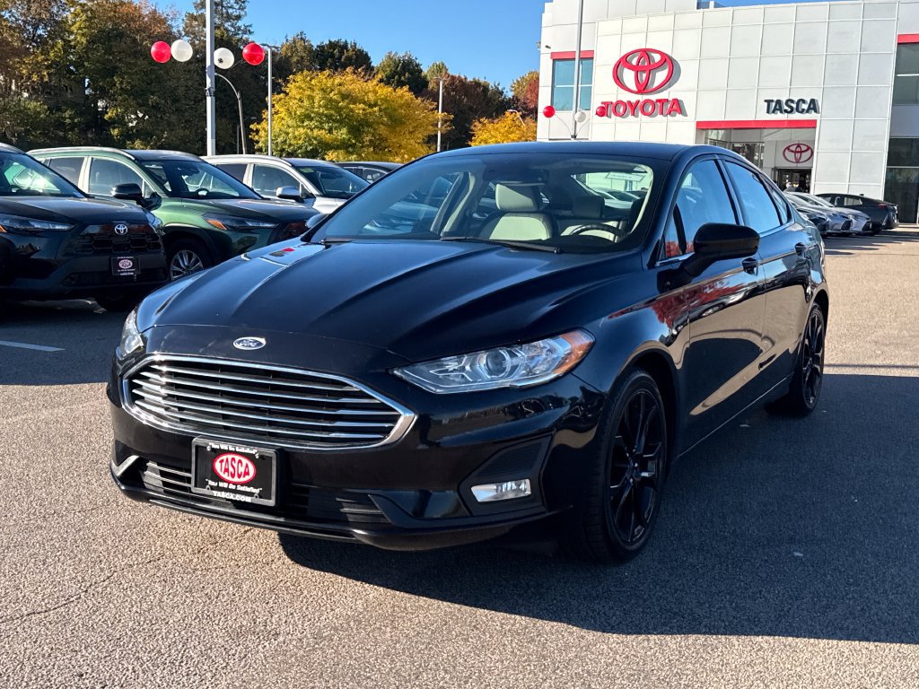 Used 2019 Ford Fusion SE w/ Equipment Group 151A FWD image 3