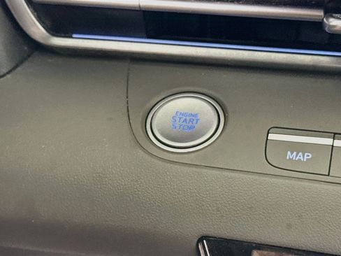 Used 2024 Hyundai Elantra SEL FWD image 21