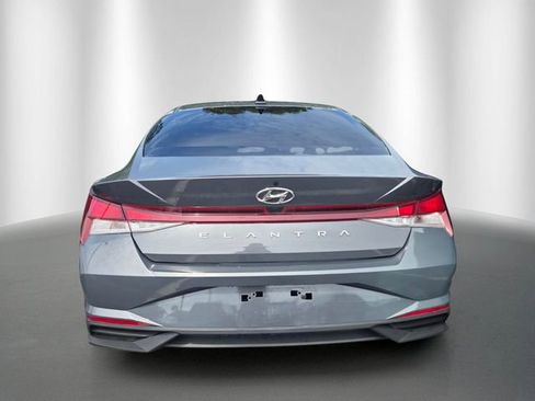 Used 2023 Hyundai Elantra SEL w/ Convenience Package FWD image 3