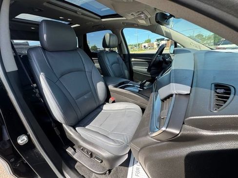 Used 2020 Buick Enclave Premium w/ Sun and Sites Package AWD/4WD image 11