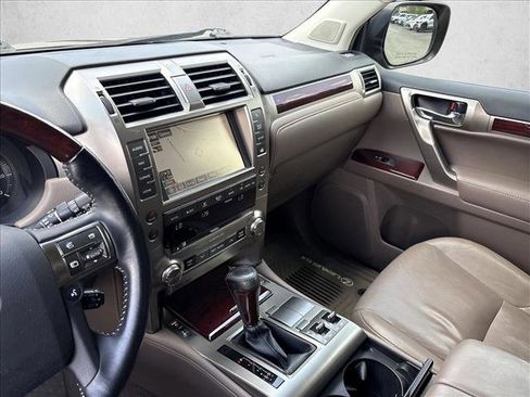 Used 2018 Lexus GX 460 Premium w/ Premium Package AWD/4WD image 15