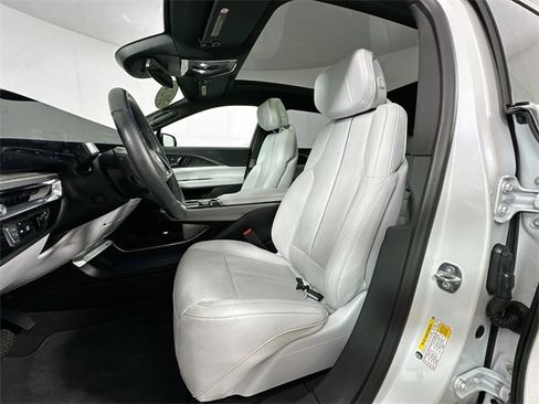 Used 2024 Cadillac Lyriq Luxury image 4