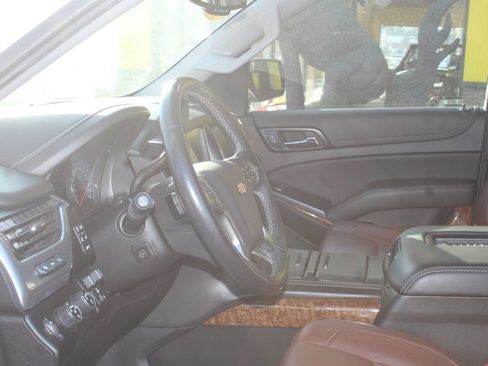 Used 2019 Chevrolet Suburban Premier w/ Premier Plus Edition image 21