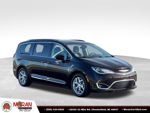 Used 2018 Chrysler Pacifica Touring-L Plus w/ Tire & Wheel Group FWD image 7
