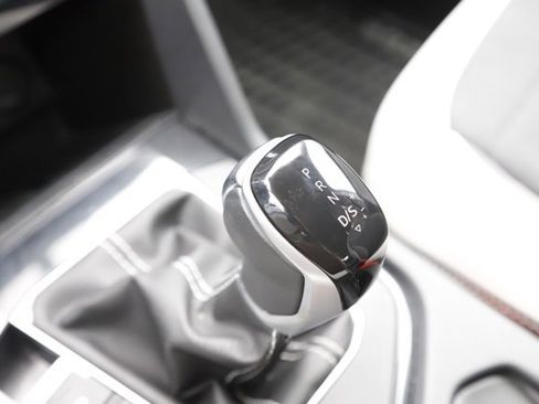 Used 2025 Volkswagen Taos SE image 28