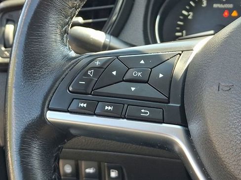 Used 2019 Nissan Rogue SV AWD/4WD image 6