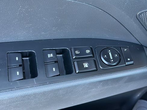 Used 2019 Hyundai Elantra SE w/ Cargo Package FWD image 14