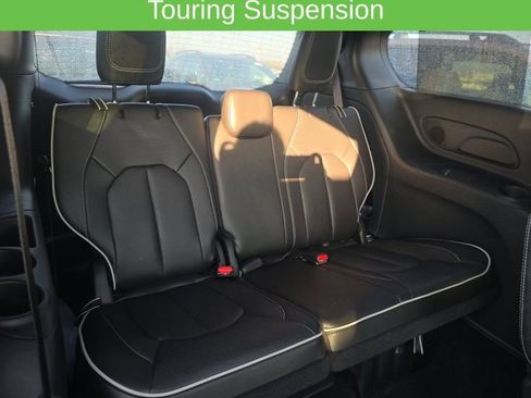Used 2025 Chrysler Pacifica Limited FWD image 28