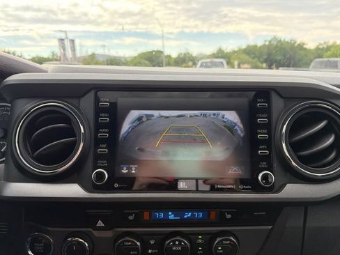 Used 2020 Toyota Tacoma TRD Off-Road w/ TRD Premium Off Road Package AWD/4WD image 19