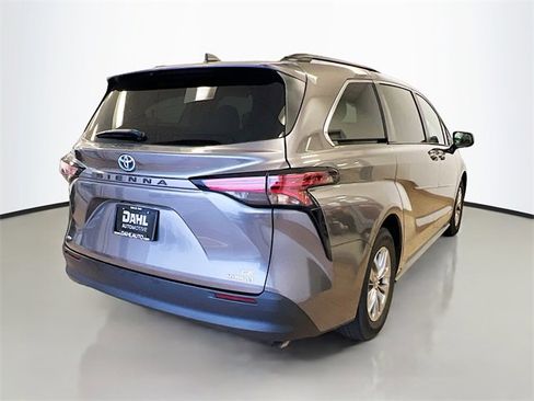 Used 2021 Toyota Sienna LE image 40