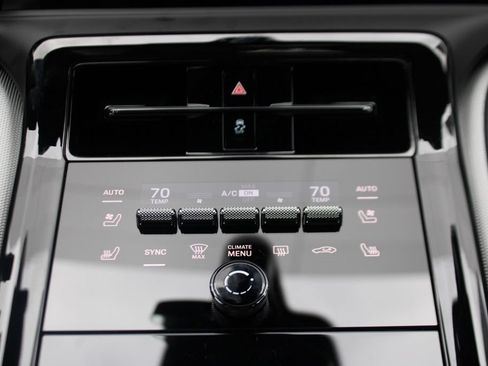 Certified 2025 Porsche Panamera 4 AWD/4WD image 22