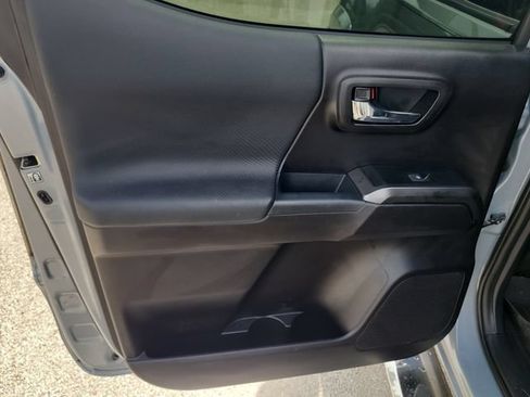 Used 2020 Toyota Tacoma TRD Sport RWD image 11