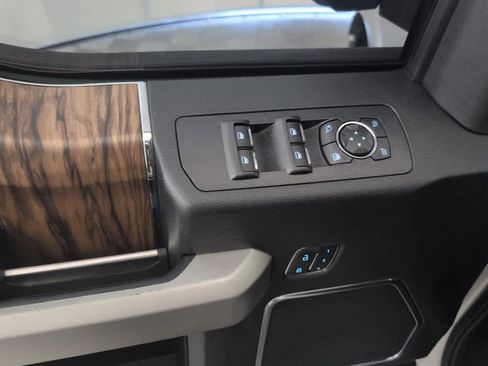 Used 2019 Ford F150 Lariat RWD image 19