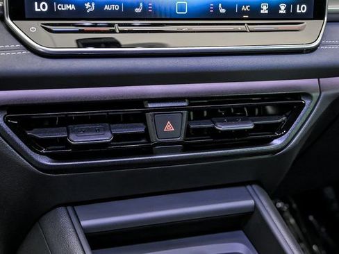 New 2026 Volkswagen Tiguan SE R-Line image 21