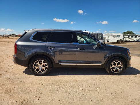 Used 2022 Kia Telluride EX FWD image 4