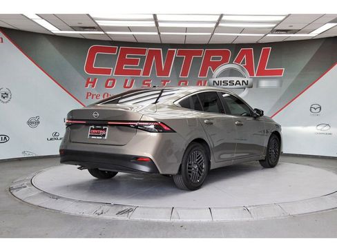 New 2026 Nissan Sentra SV image 5