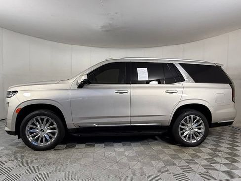 Used 2023 Cadillac Escalade Premium Luxury AWD/4WD image 3